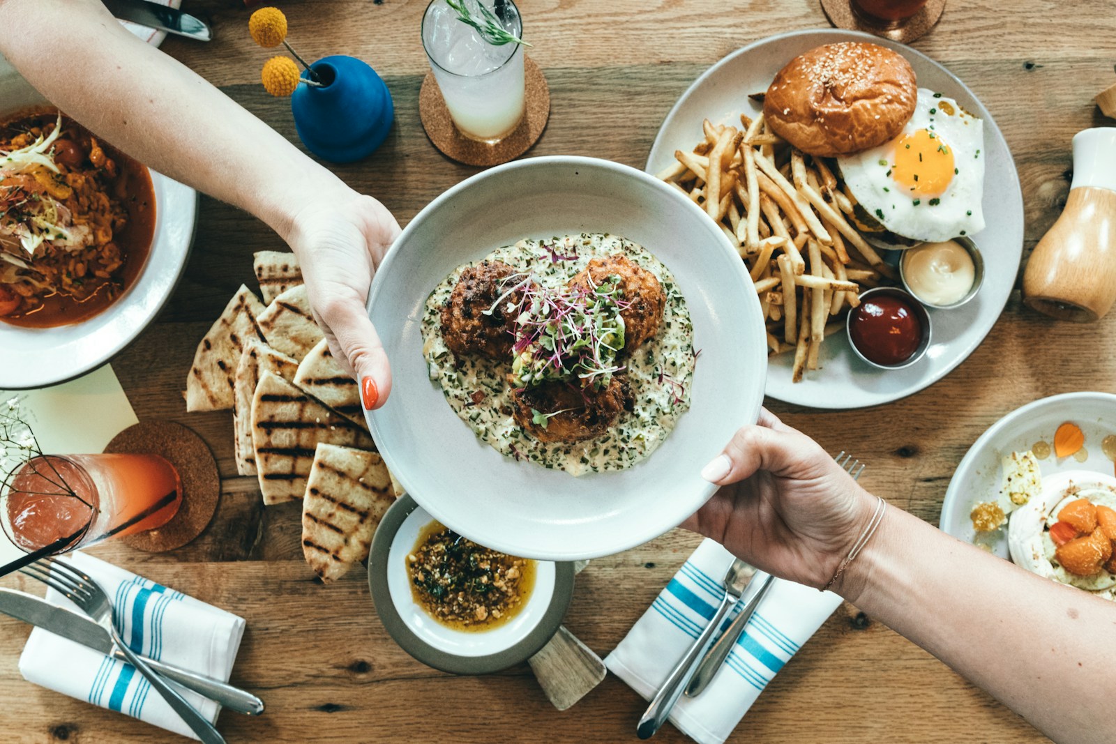 Serviertes Gericht in einem Restaurant, Tavolo bringt faire Reservierungen in die Gastronomie