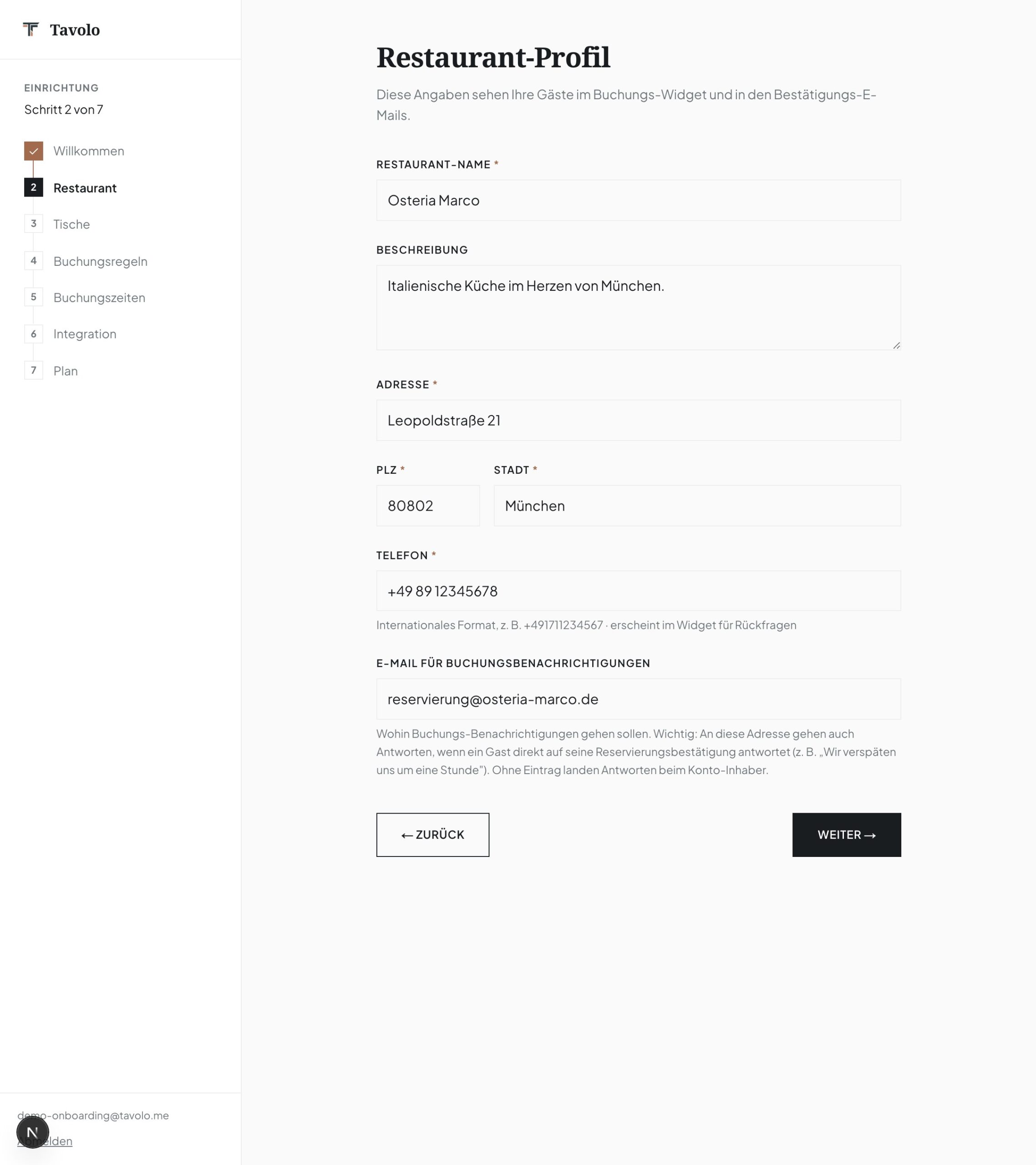 Der Schritt Restaurant-Profil mit den Feldern für Restaurant-Name, Beschreibung, Adresse, PLZ, Stadt, Telefon und E-Mail für Buchungsbenachrichtigungen, am Beispiel der Osteria Marco in München.